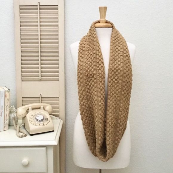 Soft & Cozy Acrylic Nubby Knit Tan Infinity Scarf, NWT - Picture 3 of 5